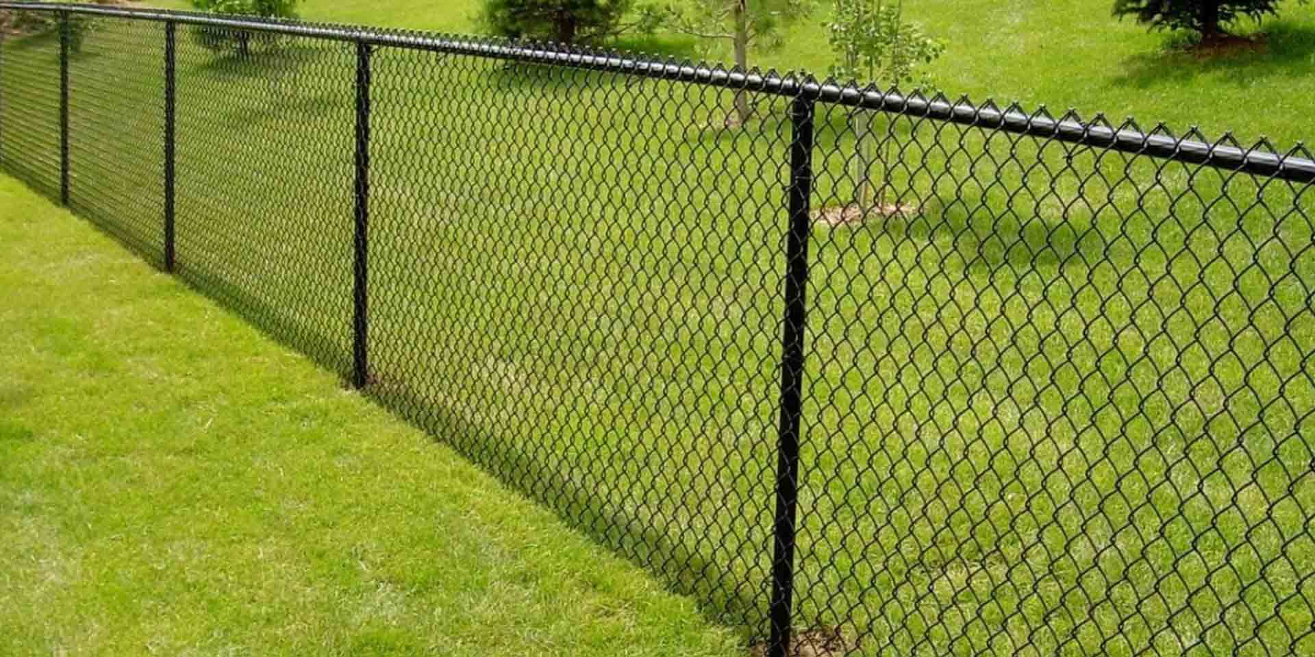 Какой материал лучше использовать, чтобы построить забор